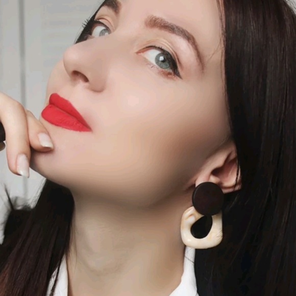 *BOGO* Trendy Wood & Acrylic Earrings - Picture 3 of 6